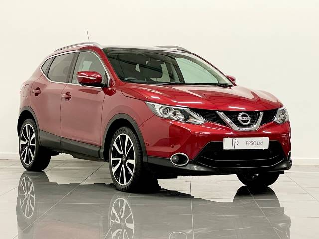 Nissan Qashqai 1.5 dCi Tekna 5dr Hatchback Diesel Metallic Cranberry Red