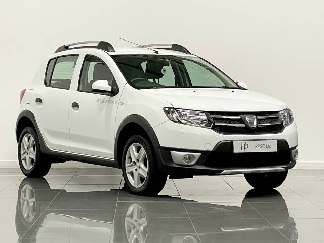 Dacia Sandero Stepway 0.9 TCe Laureate 5dr Hatchback Petrol White