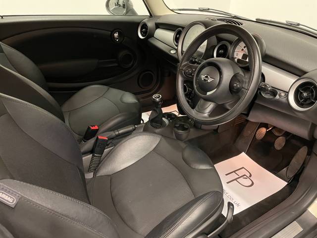 2013 Mini Hatchback 1.6 Cooper D [Chili] 3dr