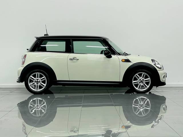 2013 Mini Hatchback 1.6 Cooper D [Chili] 3dr