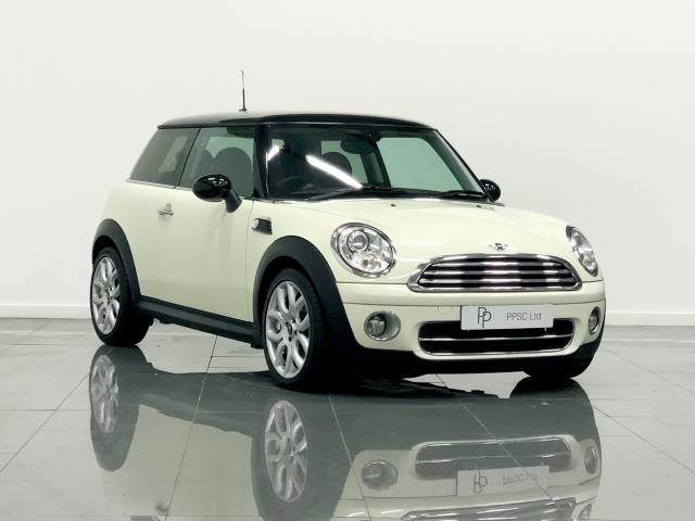 Mini Hatchback 1.6 Cooper D 3dr Auto Hatchback Diesel Pepper White