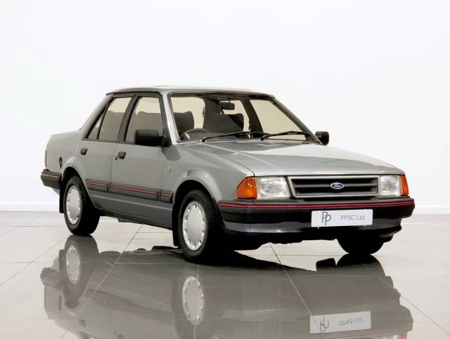 Ford Orion 1.6 Ghia i Saloon Petrol Nimbus Grey