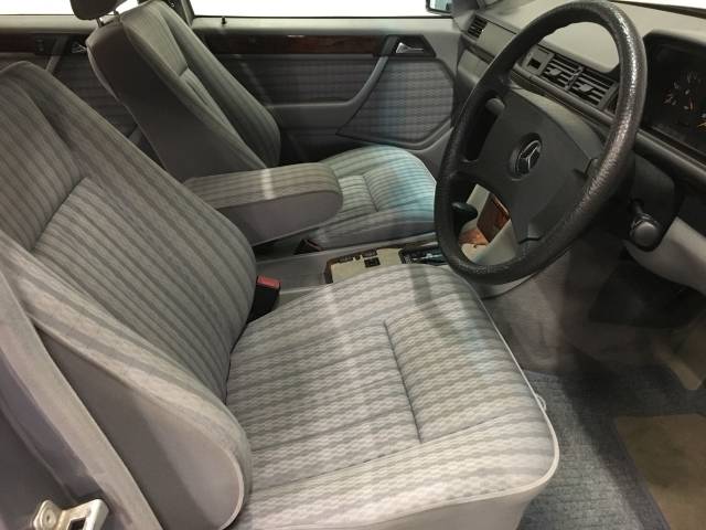 1991 Mercedes-Benz 230 2.3 E230