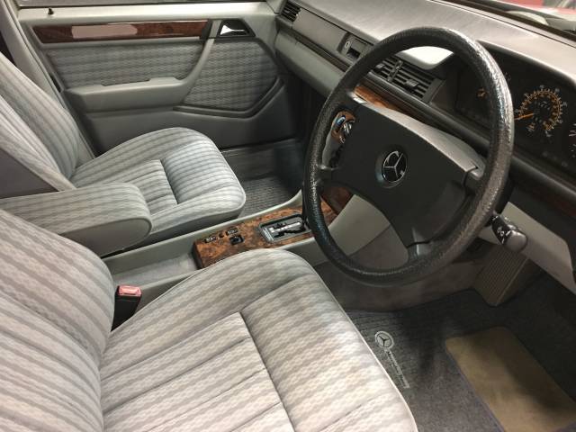 1991 Mercedes-Benz 230 2.3 E230