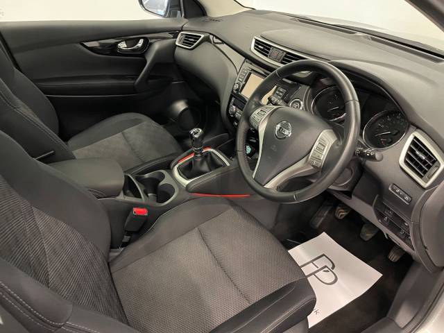 2016 Nissan Qashqai 1.2 DiG-T N-Connecta 5dr